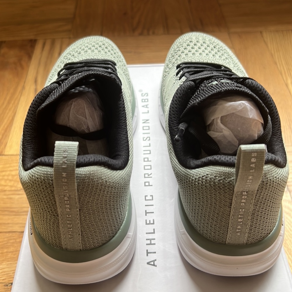 APL Techloom Pro Women’s Sneakers Sz 5.5 NEW IN BOX - Picture 3 of 5